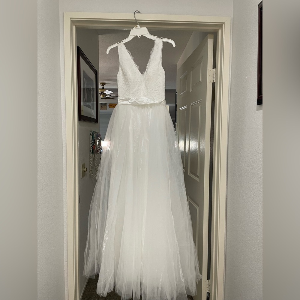 Beautiful lace wedding dress -NWT